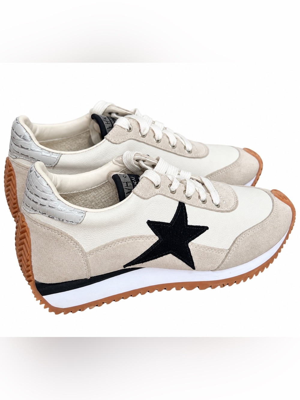 LIKE NEW never worn Vintage Havana Women’s Size 6 Cream Black Star Sneakers Gum